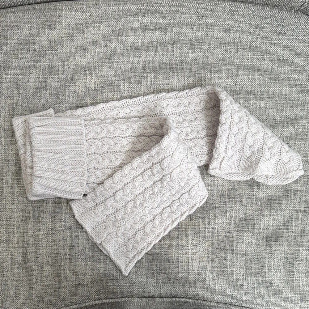 NWOT Cable Knit Leg Warmers in Light Gray